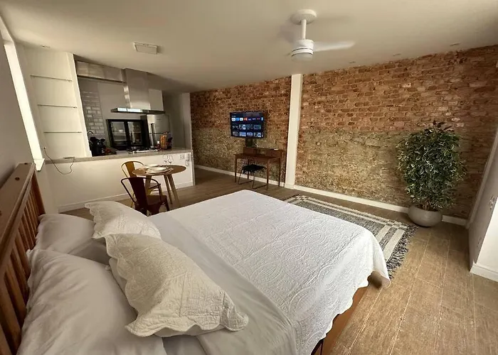 Studio com espaço de trabalho e ar condicionado Rio de Janeiro